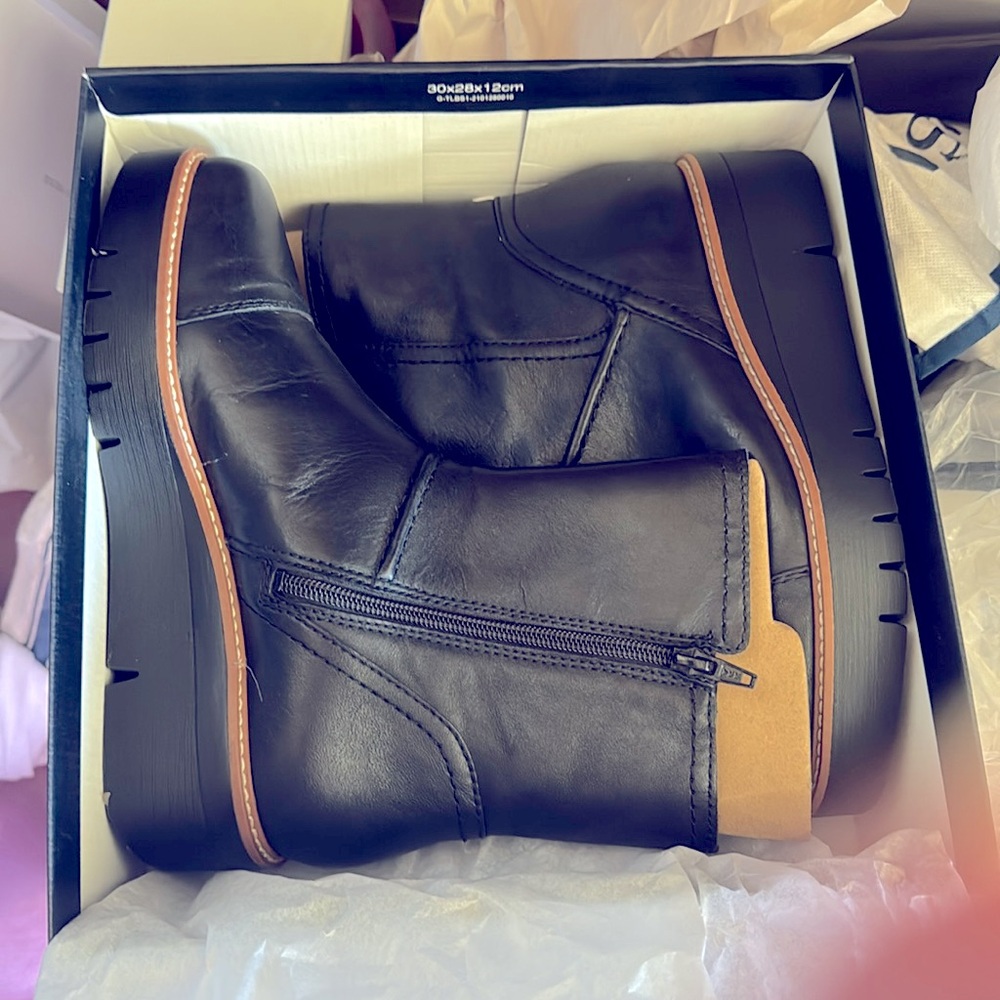 Naturalizer Wylie Black Lea (Wide) with box